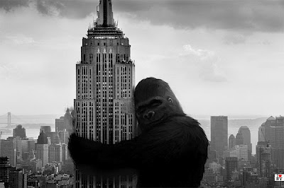king kong hugging empire state building