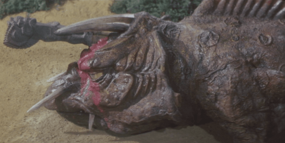 Gamera_-_5_-_vs_Jiger_-_44_-_Gamera_murders_Jiger.png